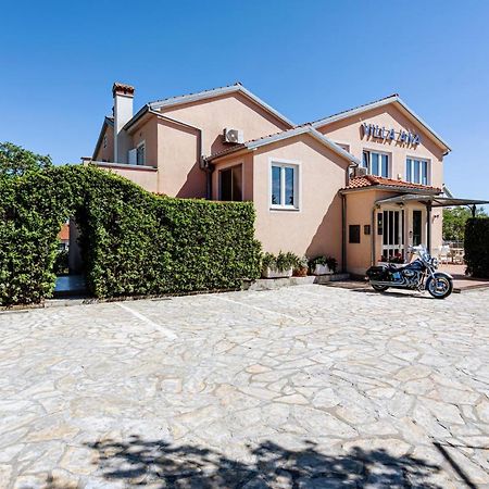 Apartments Villa Ana Крк Екстер'єр фото