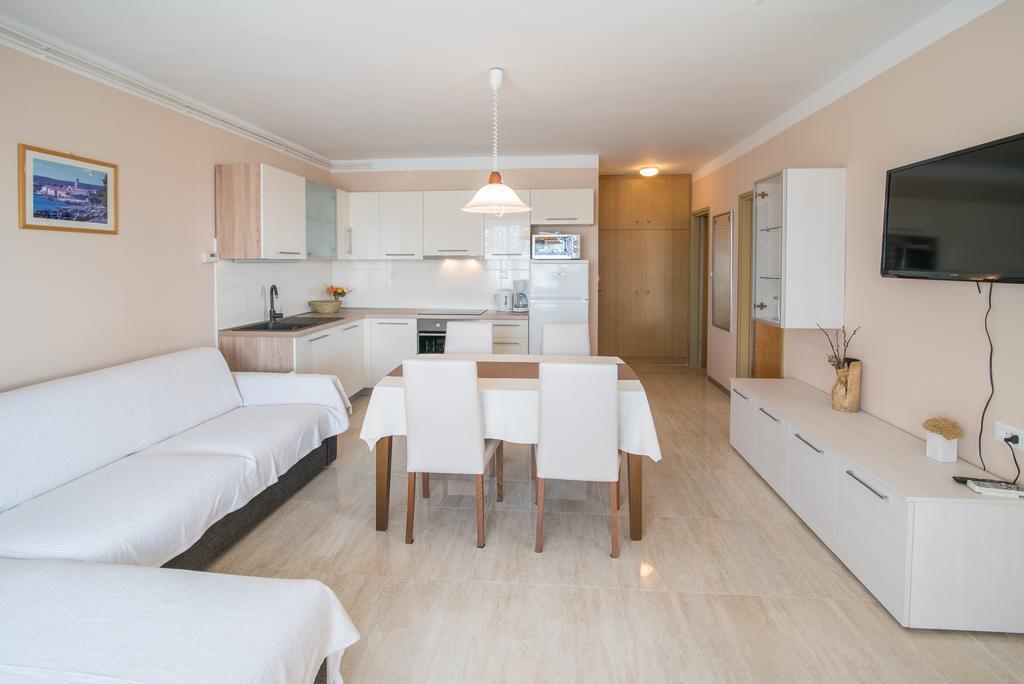 Apartments Villa Ana Крк Екстер'єр фото