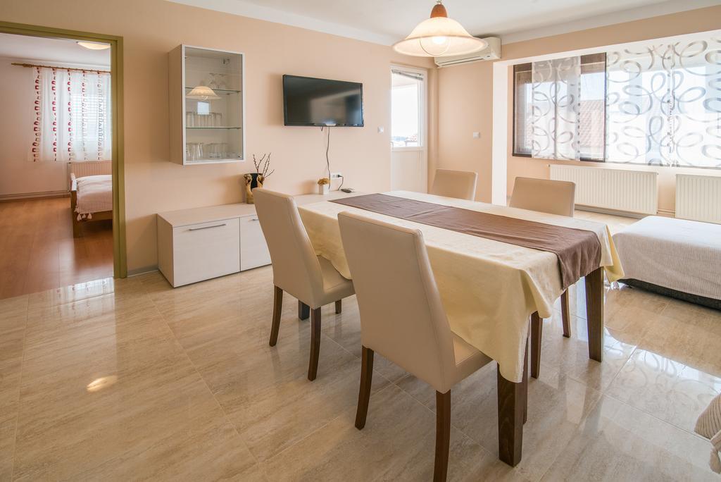 Apartments Villa Ana Крк Екстер'єр фото