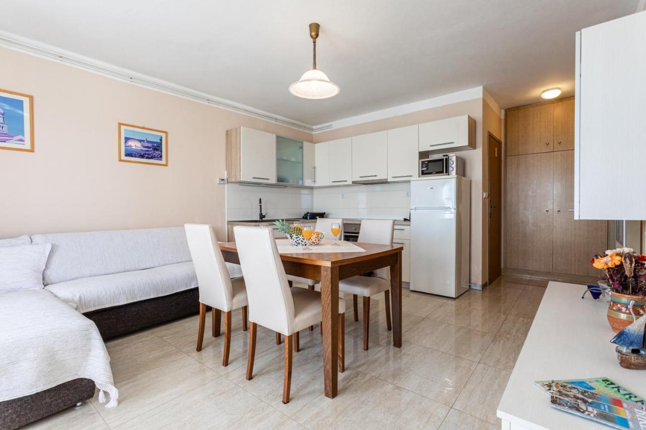 Apartments Villa Ana Крк Екстер'єр фото