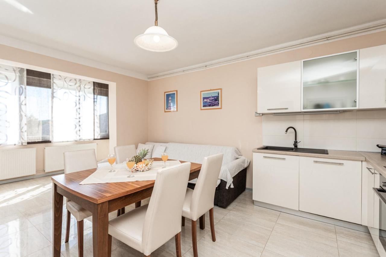 Apartments Villa Ana Крк Екстер'єр фото